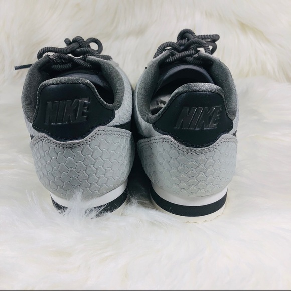 Women’s Nike Cortez - Picture 5 of 6